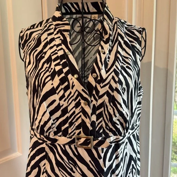 CATO sleeveless zebra print buckle front blouse - Picture 3 of 4